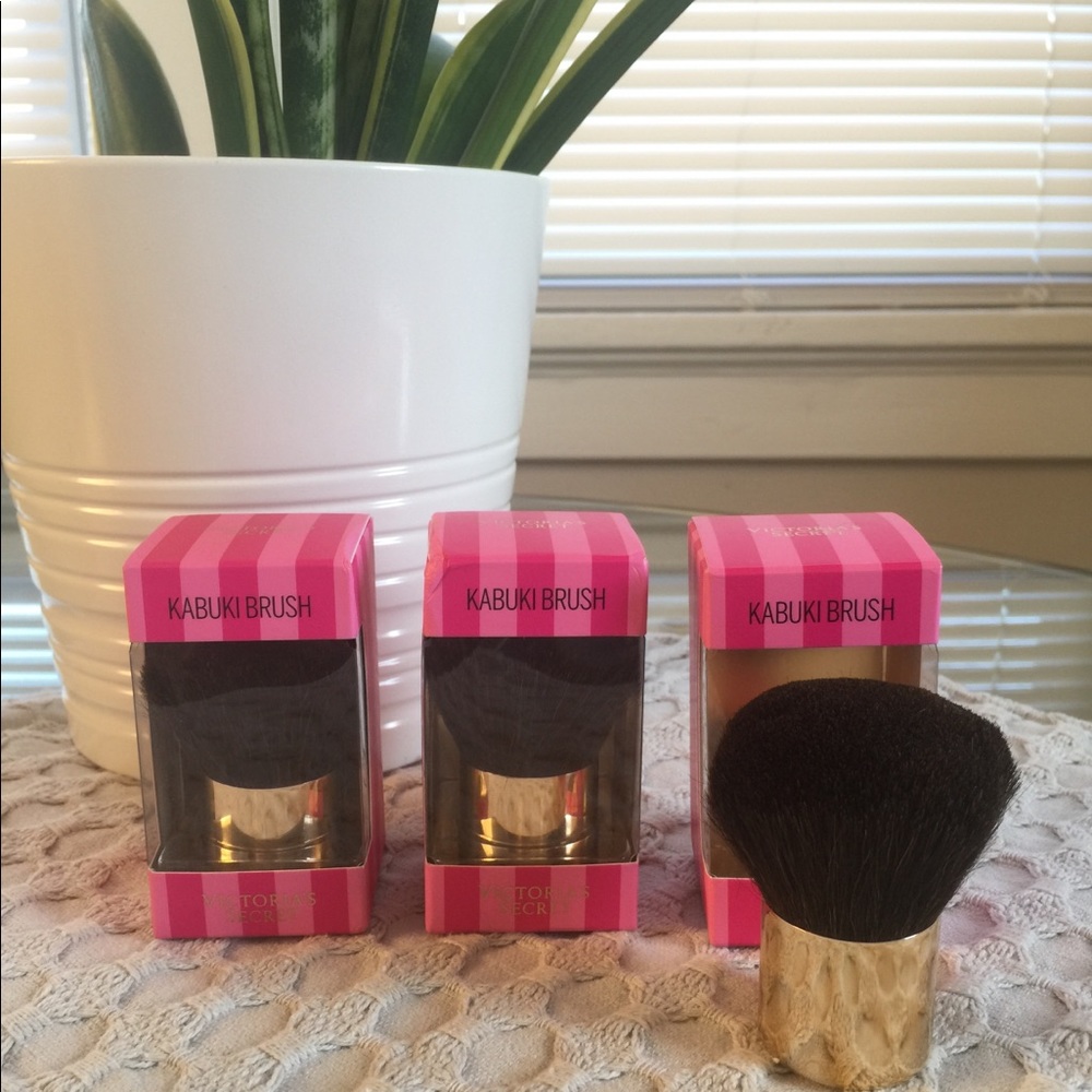 Kabuki Brush & Eyelash Curler NEW